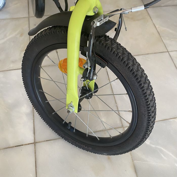 Bicicleta BTWIN com rodinhas