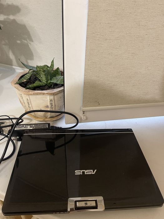 Ноутбук ASUS, робочий, Windows 7 - 1900 грн