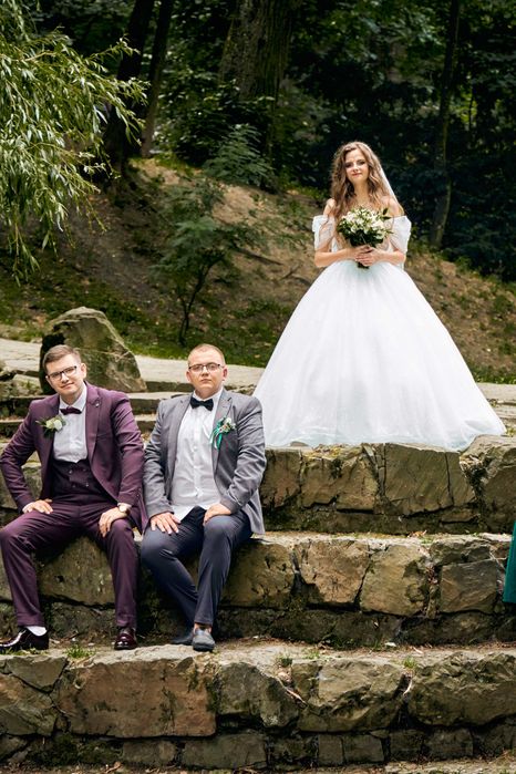 Весільний фотограф та відеограф. Виїжджаю по області.