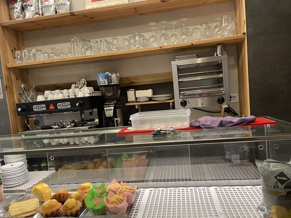 Trespassase Restaurante em pleno funcionamento Av novas