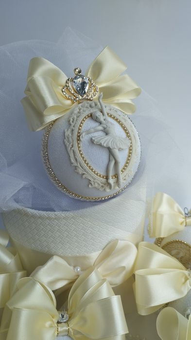 Ялинкові прикраси, ялинкові іграшки, шари на ялинку