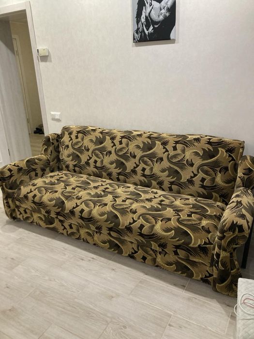 Диван в гарному стані