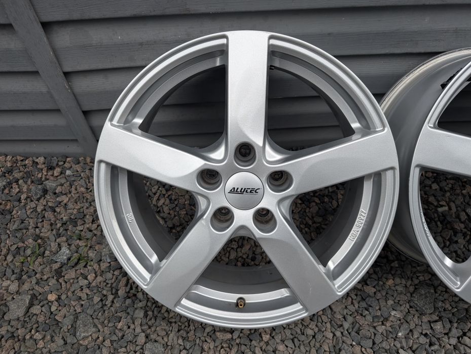 Комплект титанових дисків Nissan Infinity 5/114.3 R17 5*114.3 17 Autec Нісан  Інфініті ET40
