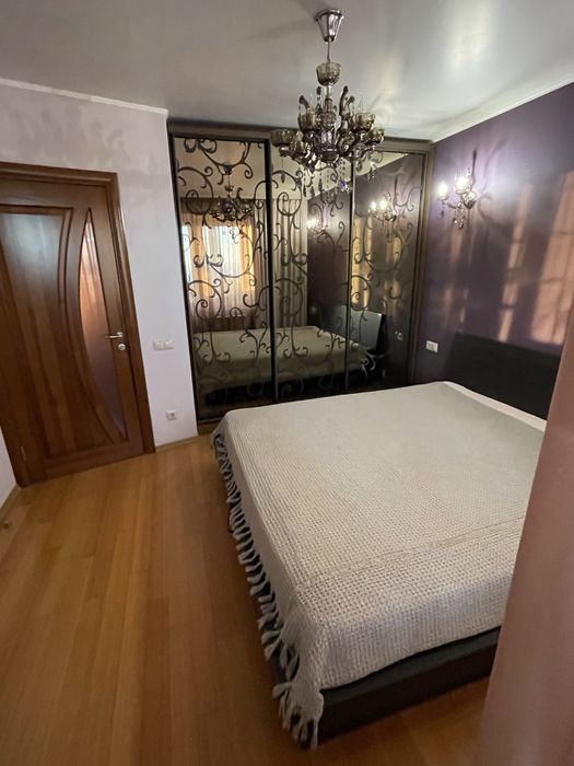 3-кімн. Квартира 100 м.кв (р-н Панчішна ф-ка)