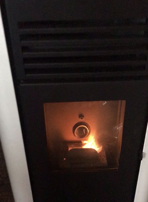 Піч ,обігрівач на пілетах.