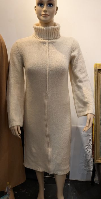 Długi sweter do noszenia na różne sposoby