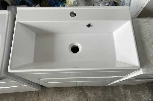 Новий комплект у ванну: тумба з прямокутним умивальником, раковиною.