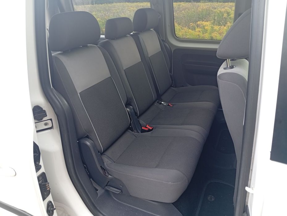 Volkswagen Caddy 2011r,dla osób na wózkach inwalidzkich,rampa.