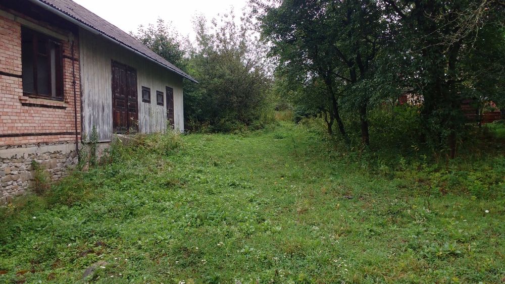 Особняк в Косові, півторачка з прибудовами