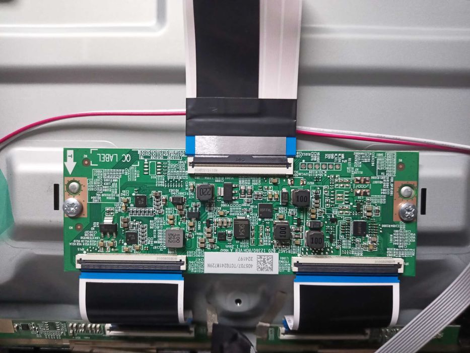 Smart TV Hisense 65A6N ,LCD partido, todas as peças impecáveis