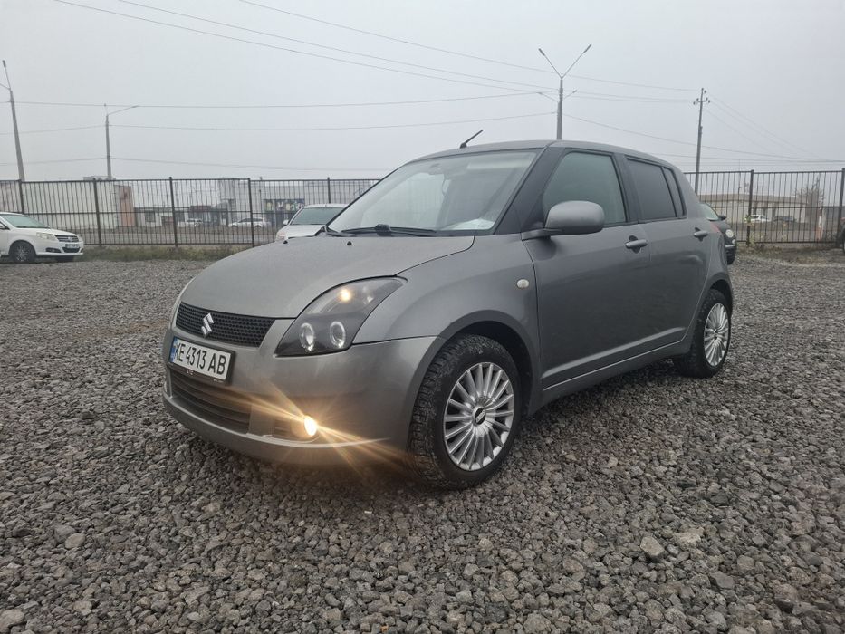 Гарне авто на автоматі