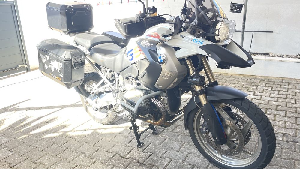 Para venda moto bmw gs 1200 em muito bom estado como prova as fotos com 3 malas pneus quase novos punhos aquecidos etc