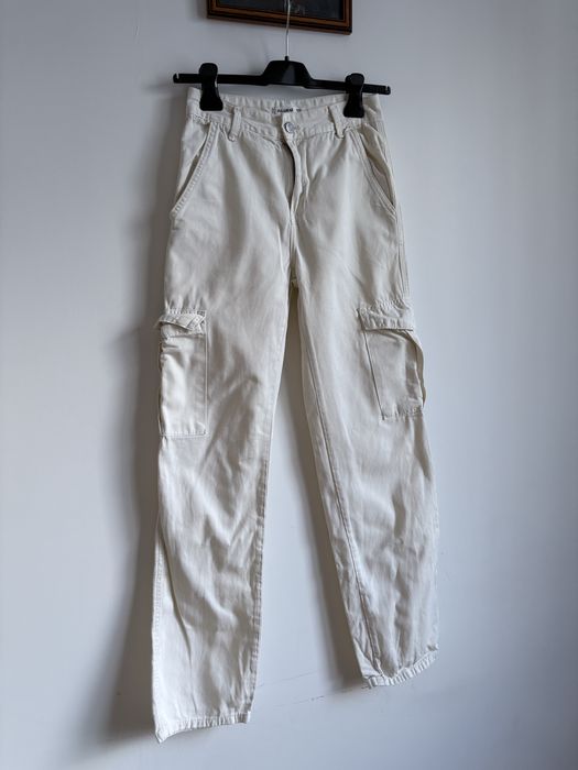 kremowe spodnie cargo młodzieżowe XS