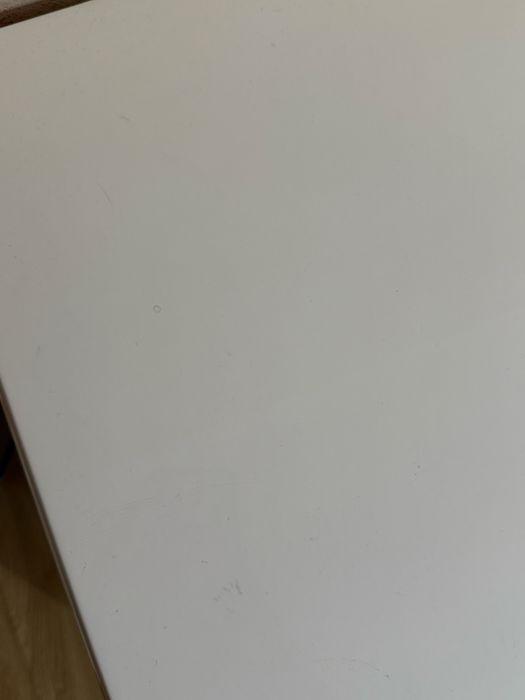 Conjunto (1) cómoda c/ espelho 4 gav. + (2) mesas de cabeceira brancas