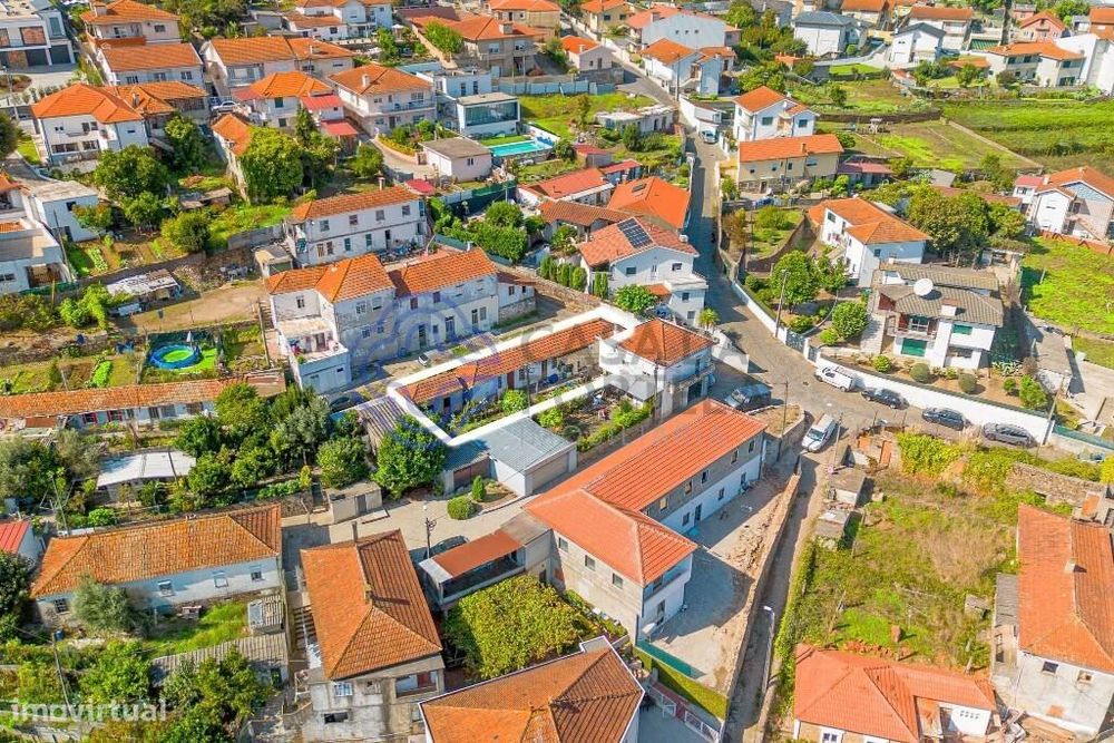 Moradia Térrea No Centro Cidade — Santo Tirso, Couto (Santa Cristina E São Miguel) E Burgães, Porto