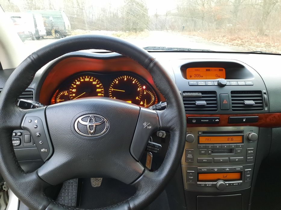 Продам Toyota avensis