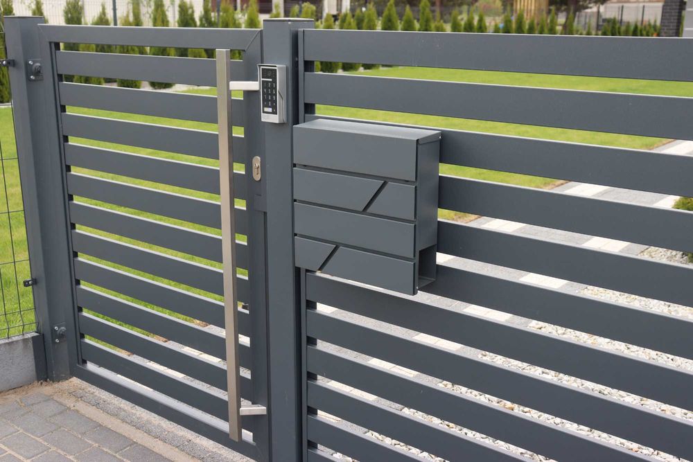 Ogrodzenie Frontowe, Palisada pozioma, Przęsła palisadowe na słupkach