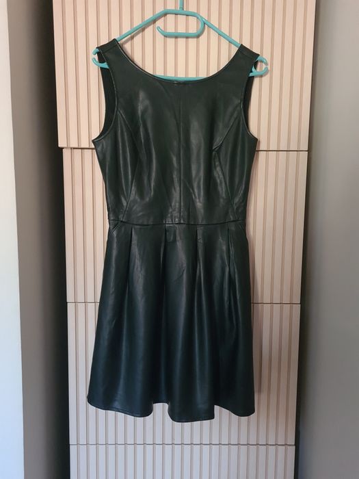 Skórzana czarna sukienka Reserved