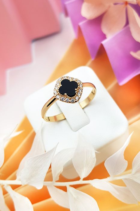 Złoty pierścionek z koniczynką