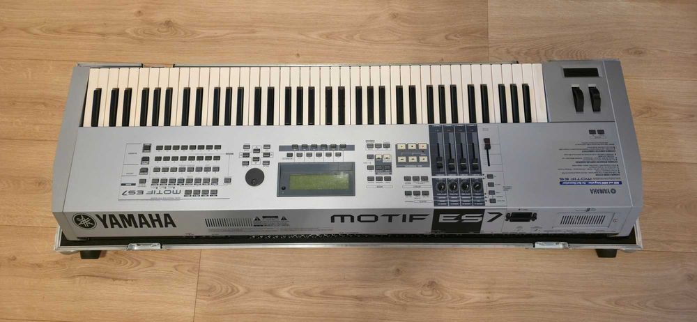 Yamaha Motif ES7 + Flight Case
