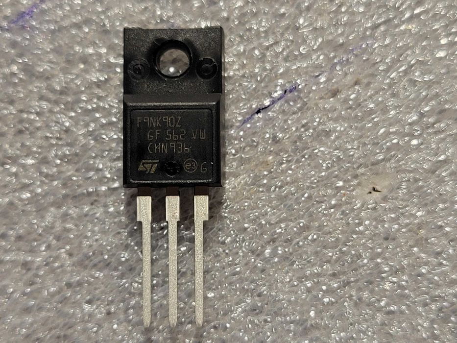 MOSFET транзистор STF9NK90Z  N-канал 900V 8A 40W TO-220F
