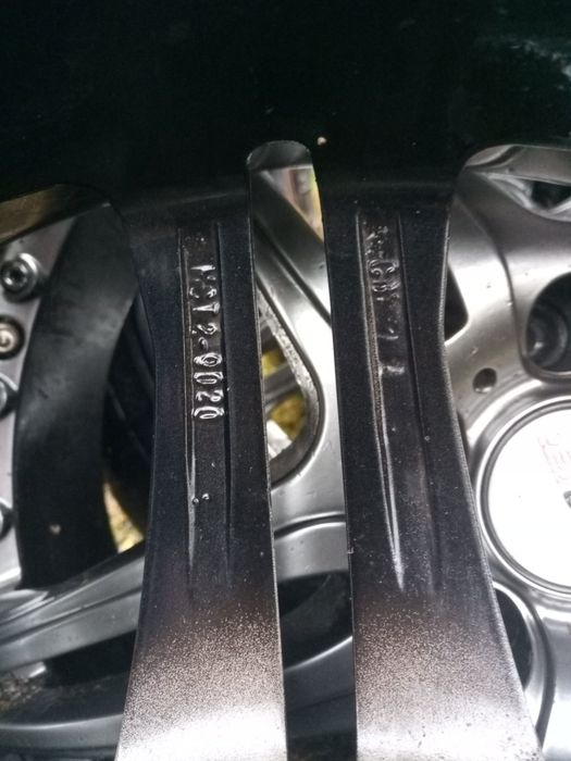 Колеса. Ризина з дисками 245/45 ZR 20