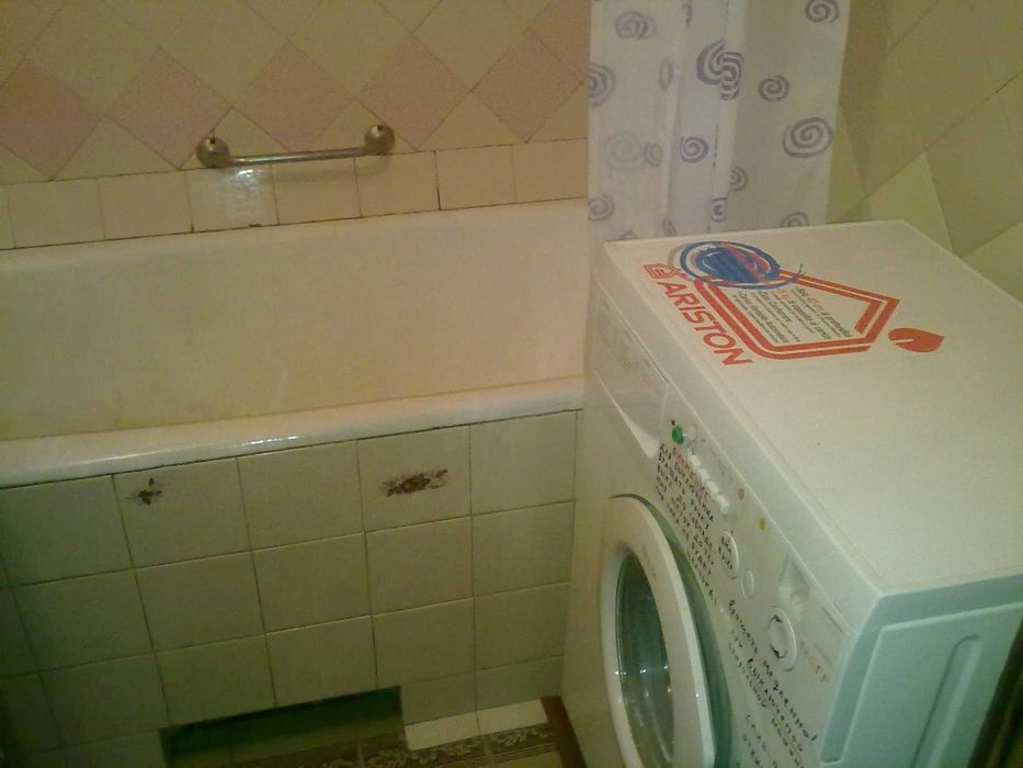 подселение, место в комнате (для женщины), м. Харьковская