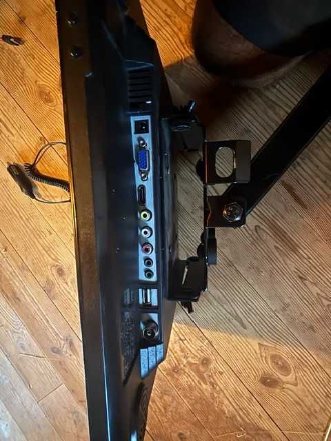17" TV 12V para Autocaravana / Camper com Suporte