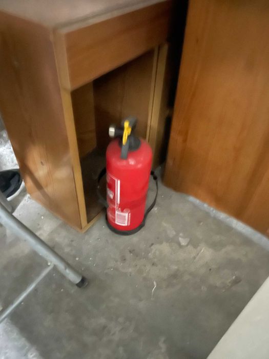 extintor vermelho pequeno