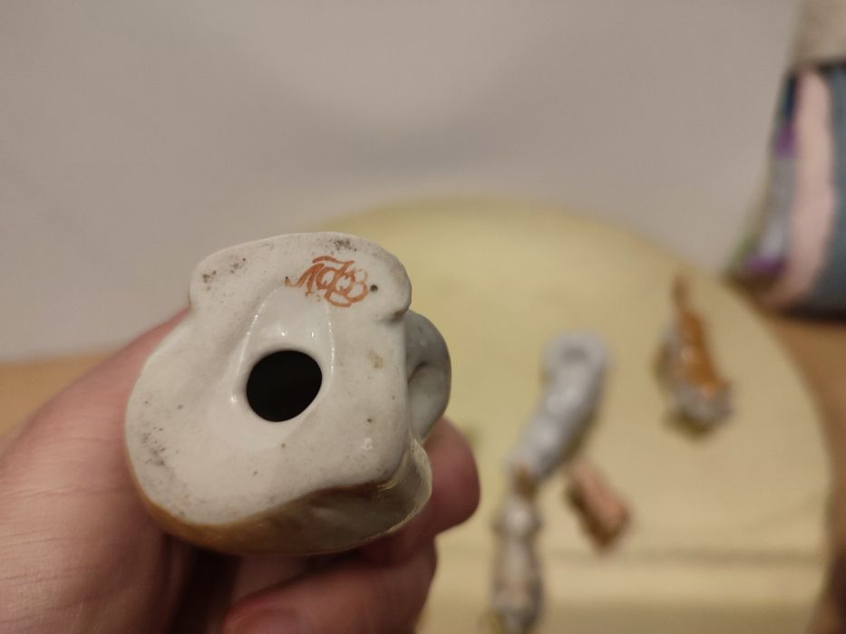 Figurka porcelanowa małpka Łomonosow lata 70