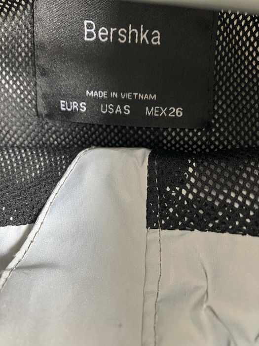 Odblaskowa kurtka Bershka