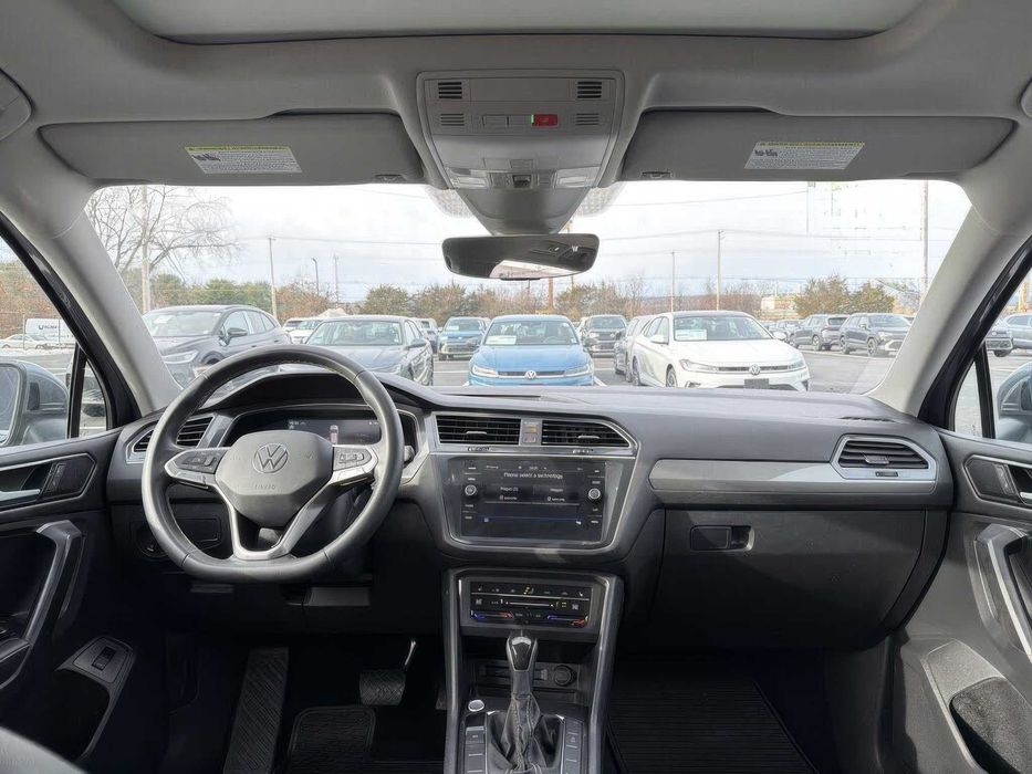 Volkswagen Tiguan      2023