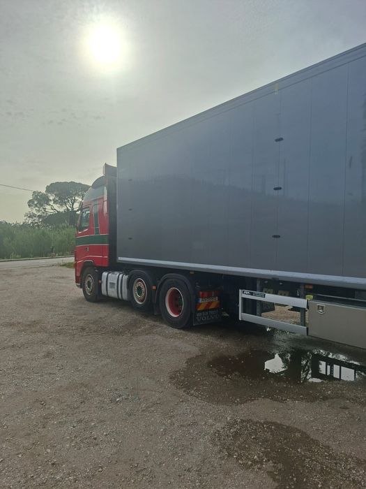 Conjunto Volvo com piso móvel