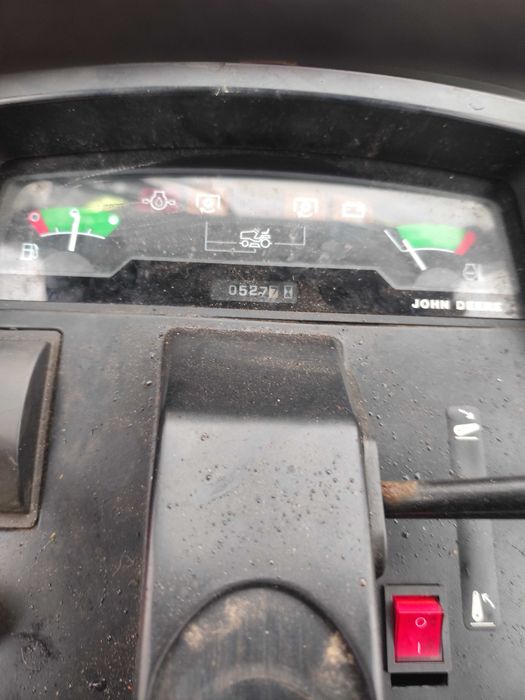 Traktorek komunalny do odśnieżania