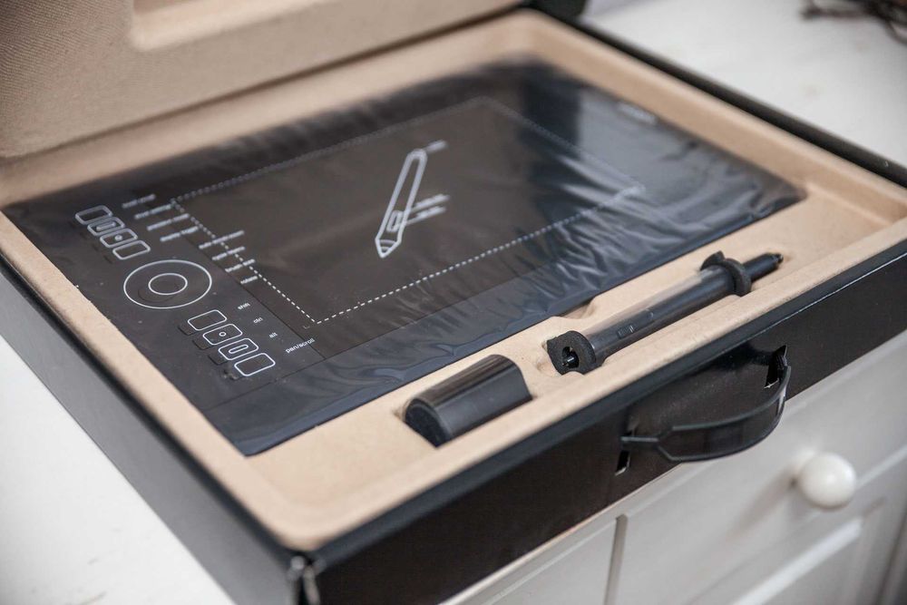 Tablet graficzny Wacom Intuos Pro Medium PTH-651 – nieużywany