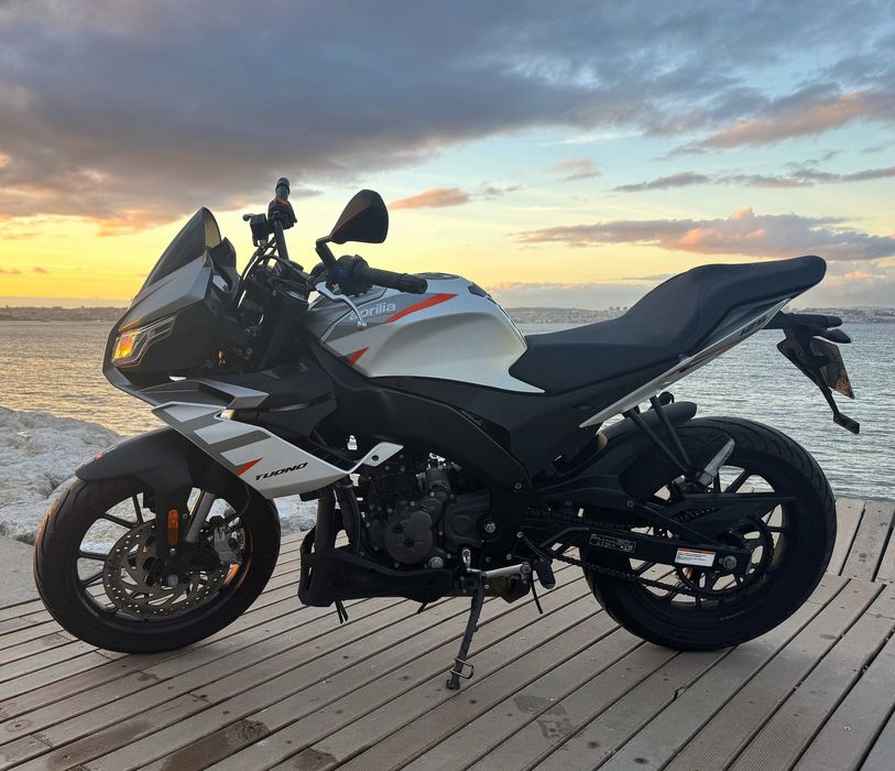 APROVEITE! Mota Aprilia Tuono 125CC - Como Nova - 9.900km