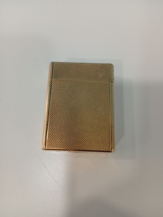 Isqueiro banhado a ouro