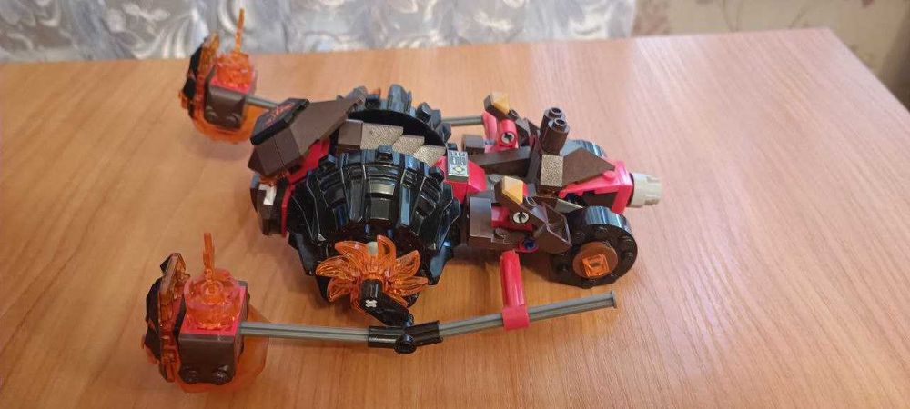 LEGO NEXO KNIGHTS Лавинный разрушитель Молтора (70313): 1 100 грн