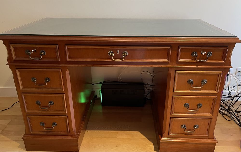 Secretária estilo inglês impecável