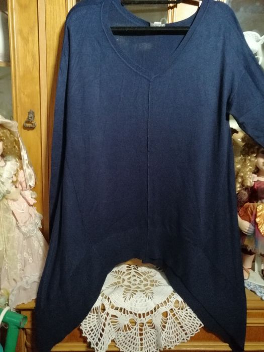 Sweterek. Granatowy 38