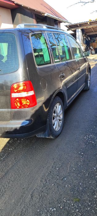 Автомобіль Фольксваген тауран автомат
