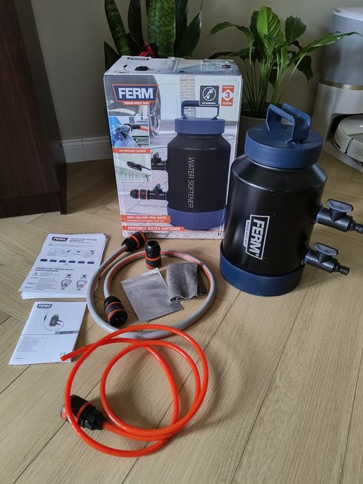 Zmiękczacz wody Ferm 4L do mycia okien i samochodów