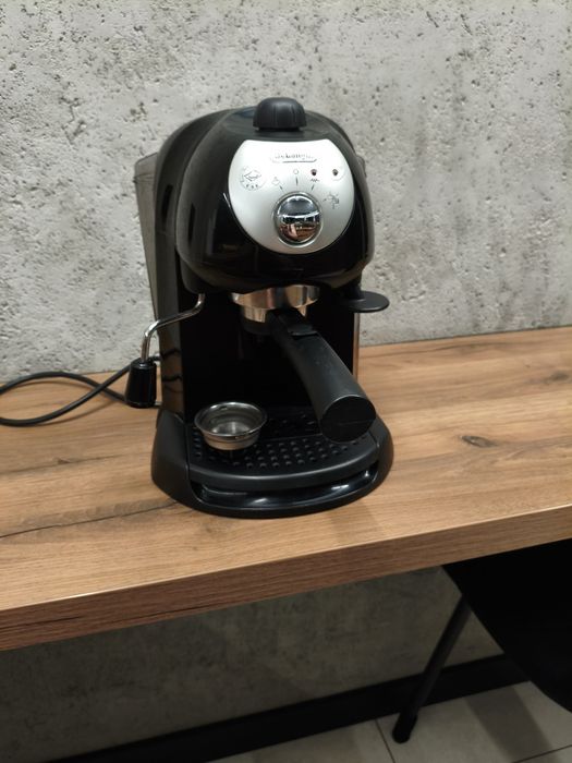 Ekspres ciśnieniowy De’Longhi EC200CD.B