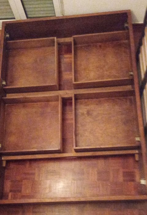 Cama em madeira maciça