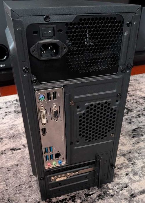 Computador com i5 9600K, 8GB RAM, GT 730 2GB, SSD 240GB, HDD 500GB