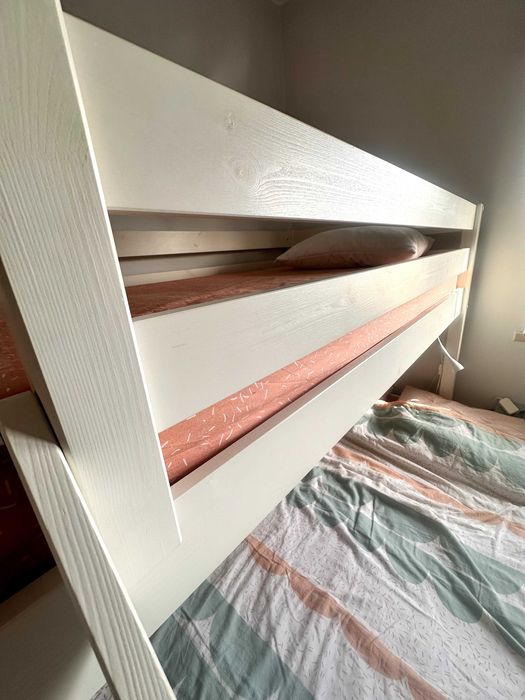 Cama beliche 3 pessoas (colchão 140 + colchão 90) + Colchões