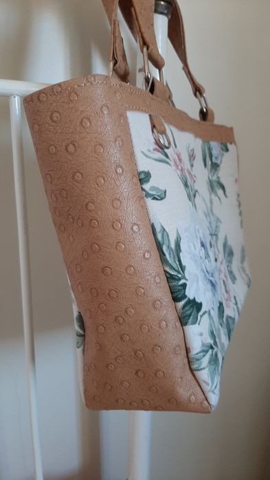 Mala artesanal, ecopele e tecido floralem tons pastel. Nova