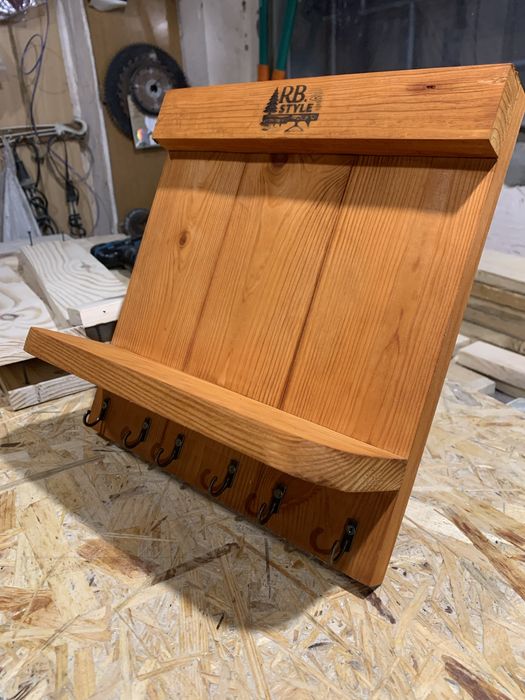 Полочка для ключей из массива сосны  (Loft Vault)