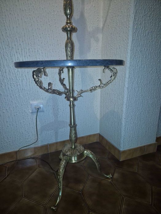 Candeeiro de pé alto em bronze vintage