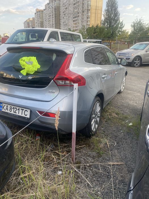 Volvo v40, після ДТП